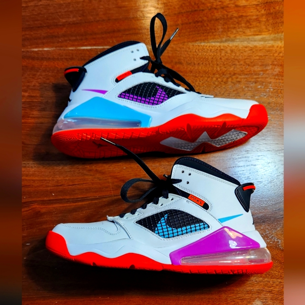 Nike AirJordan 270